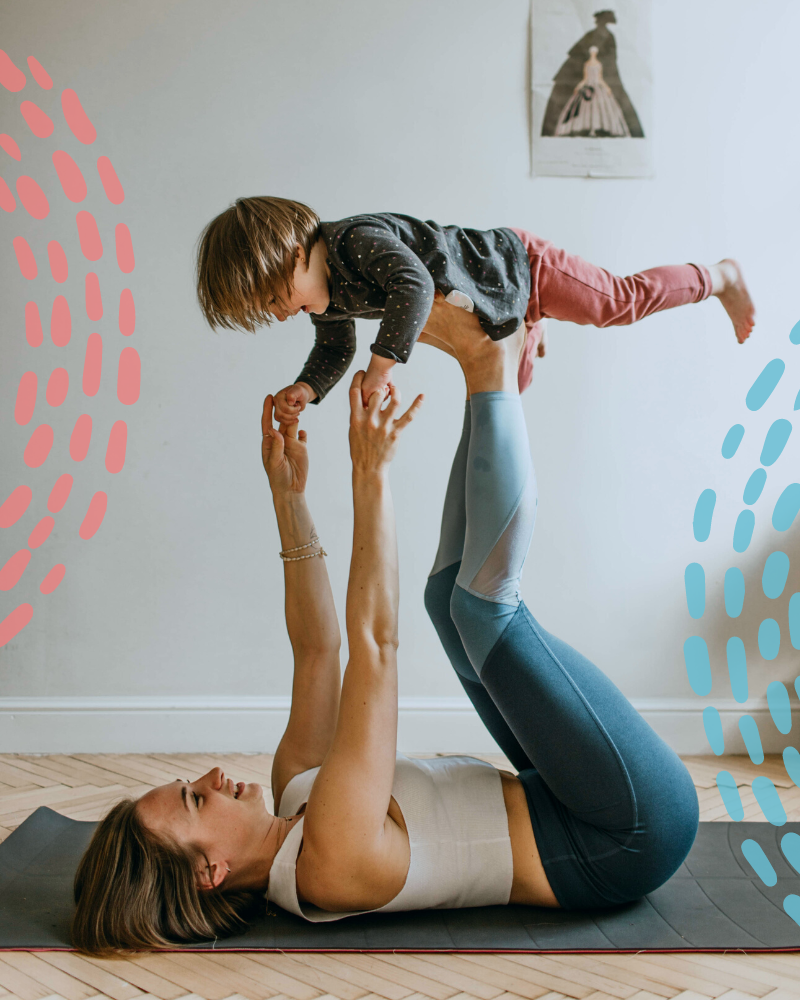 Blog - Mamá Activa - Cómo retomar el ejercicio posparto sin fallar en el intento ejercicio actividad fisica embarazada mamá madre mujer con bebé en brazos